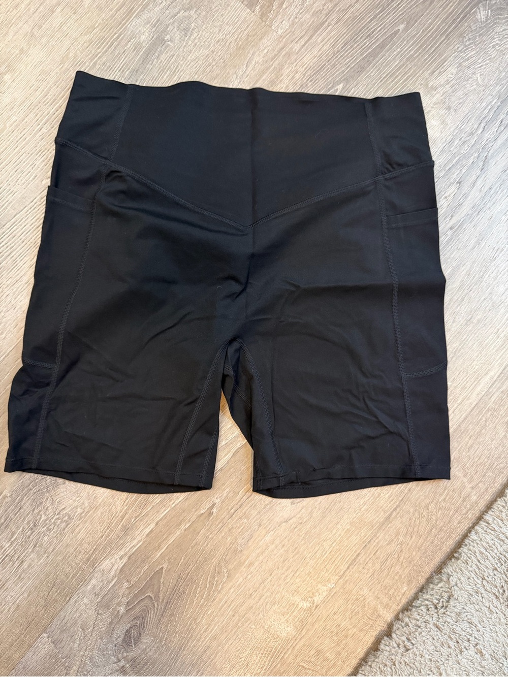 HALARA Black High-Rise Bike Shorts with Side Pockets Butt scrunch and lift